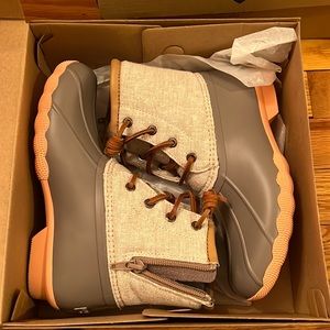 NWT girls sperry size 2